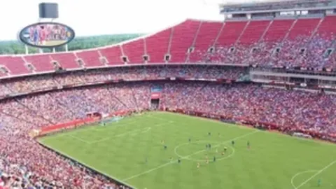 湖人锋线球员得分乏力，中锋之位竞争激烈，其处境愈发艰难？