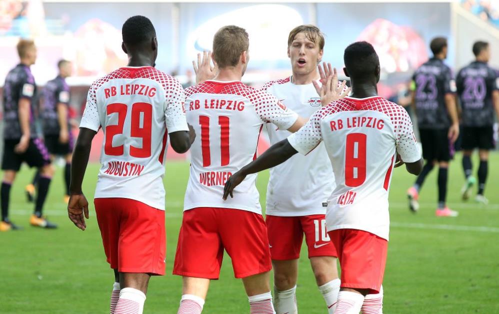 前女友劳伦试图联络沃克妻子安妮缓和关系，反遭拒绝并被拉黑